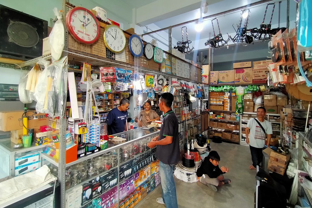 Kisah Disabilitas: Berawal dari Servis, Kini Miliki Toko Elektronik