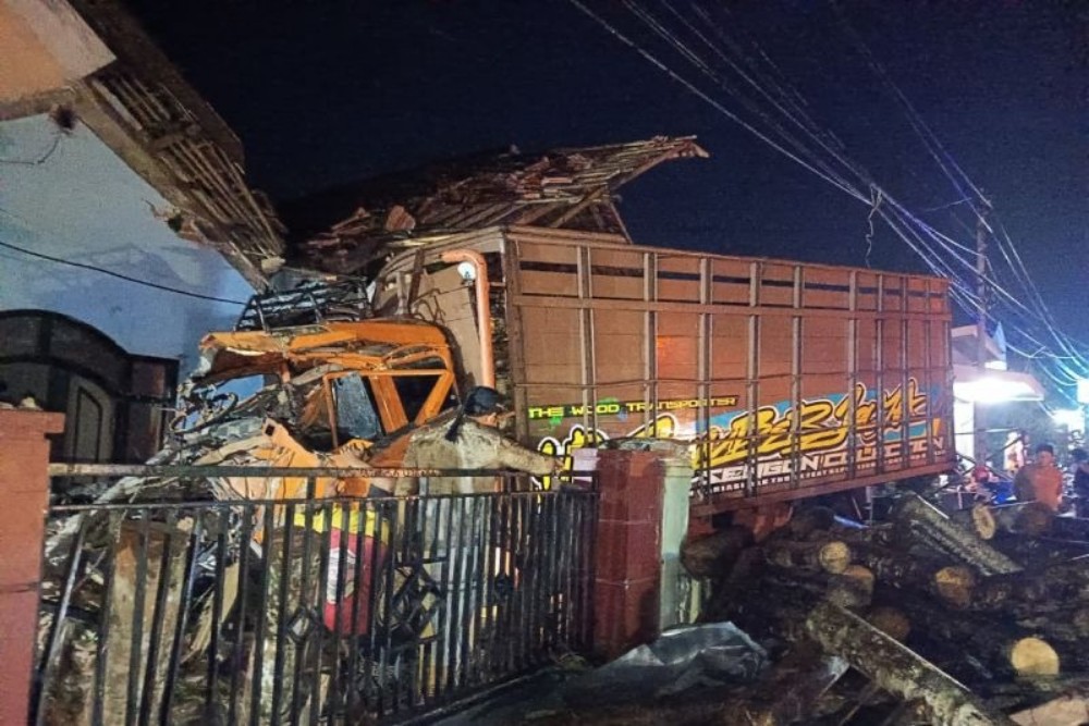 Rem Blong, Truk Fuso Tewaskan Satu Orang di Lumajang