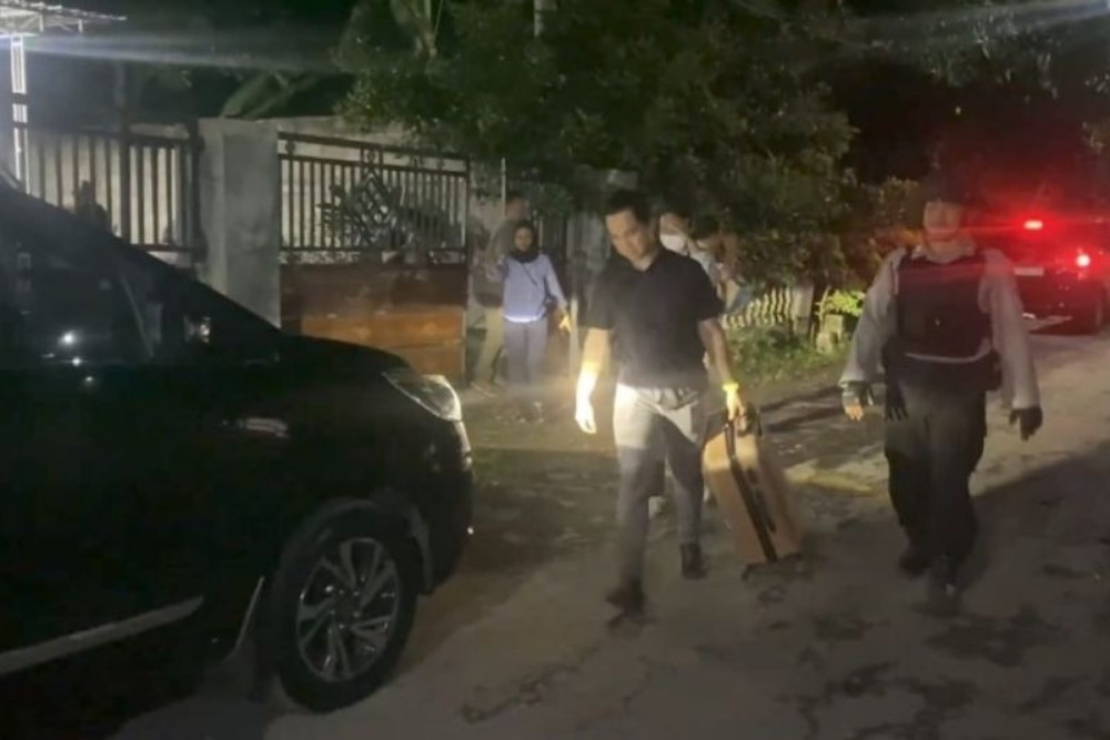 KPK Geledah Rumah Kerabat Bupati Ponorogo