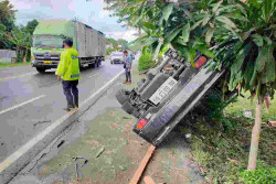 Mobil Pikap Terguling di Jalan Jogja-Wates, Sopir Luka Kepala