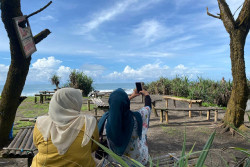 Pantai Tanggul Tirto Bantul Sajikan Wisata Sunset dan Area Teduh