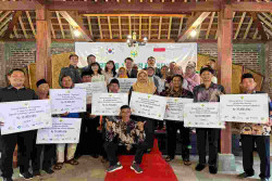 YGSI Berikan Bantuan Material ke 11 Padukuhan