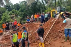 Gubernur Jateng Ingatkan Daerah Waspada Longsor