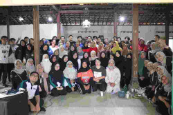 UII Ajak Warga Donolayan Tingkatkan Kesehatan Fisik Lewat Senam Aktif