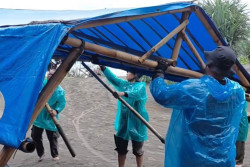 Lapak Kumuh di Parangtritis Ditertibkan Satpol PP Bantul