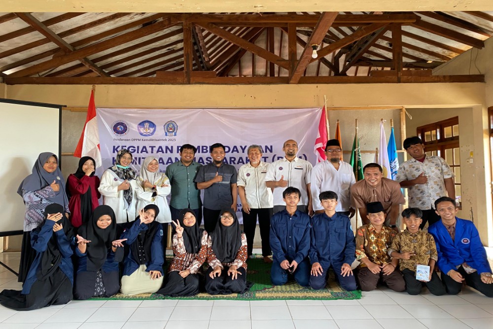 UTY Terapkan Augmented RealitydanIoT di SMK Smart Al Muhsin Krapyak