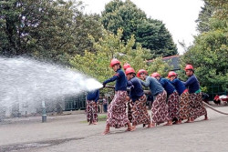 Abdi Dalem Keraton Jogja Dilatih Tangani Kebakaran