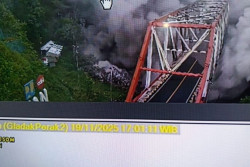 Semeru Erupsi Sore Hari, Akses Gladak Perak Ditutup Sementara