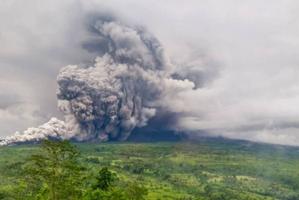 Basarnas Intensifkan Evakuasi Warga akibat Erupsi Semeru