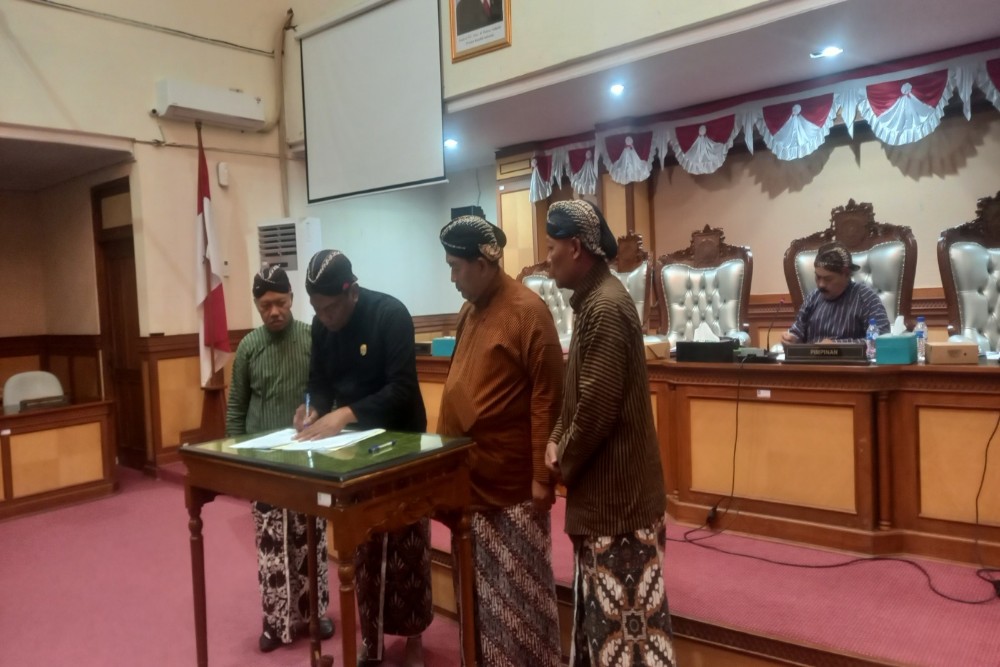 Kulonpogo Sepakati Raperda Penanggulangan Kemiskinan dan Trantibum