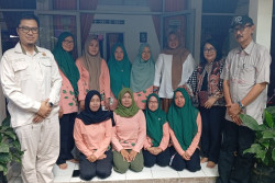 UPN Veteran Dampingi KWT Migunani Kembangkan Timun Baby