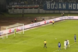 Persib Tekuk Dewa United Lewat Gol Tunggal Andrew Jung