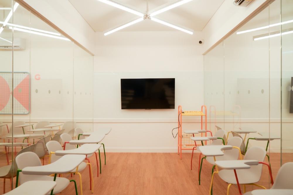 Hadirkan Guru Internasional, English 1 Jawab Kebutuhan Masyarakat