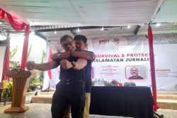 Jurnalis Jogja Dibekali Teknik Bertahan dan Pencegahan Konflik