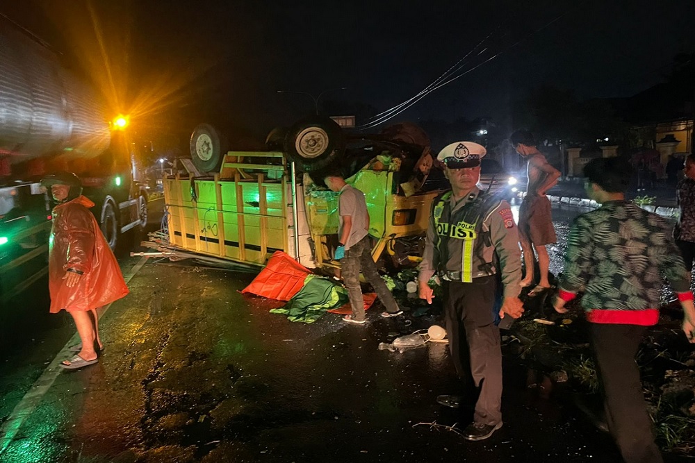 Truk Terguling di Kasihan Bantul, Satu Meninggal Dua Luka