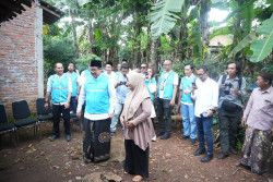Tangis Haru Mardiyah Warga Jepara, Miliki Listrik Secara Mandiri
