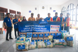 Indomaret Peduli Berbagi Bantu Korban Tanah Longsor Banjarnegara