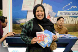 Jadi Relawan Gempa, Eva Tergugah Alih Media ke Sertifikat Elektronik