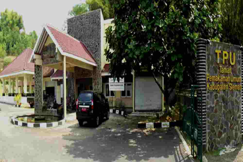 2 Korban Pohon Tumbang Monjali Dimakamkan di TPU Seyegan