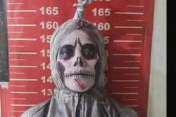 Polisi Tangkap 3 Pengamen Berkostum Pocong yang Bikin Warga Resah