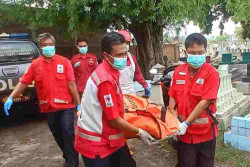 Mayat Perempuan Membusuk Ditemukan di Pemakaman Sragen