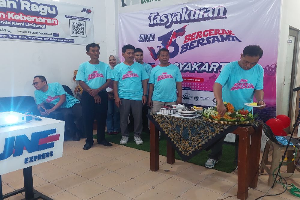HUT ke-35, JNE Jogja Apresiasi Karyawan Purna Tugas