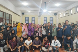 Disperinkop UKM Kota Jogja dan STSRD Latih UMKM Foto Produk