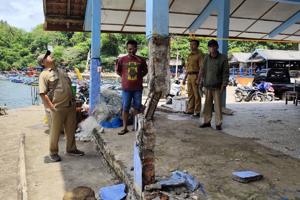 Tiang Bangunan di TPI Baron Gunungkidul Rawan Ambruk