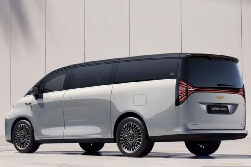 Geely Galaxy V900 Pecahkan Rekor Guinness Muat 42 Orang