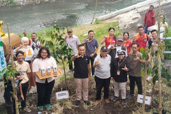 Aksi Hijau Sungai Code, JSGI Rangkul Warga Tanam Pohon Kepel