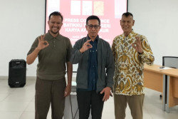 Tegaskan Batik sebagai Karya Seni, Afif Syakur Pamerkan Batik 3 Negeri