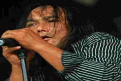 Mantan Vokalis Edane dan Elpamas, Ecky Lamoh Meninggal Dunia