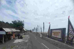 Spot Baru Pemecah Ombak Pantai Glagah Viral, Pedagang Untung