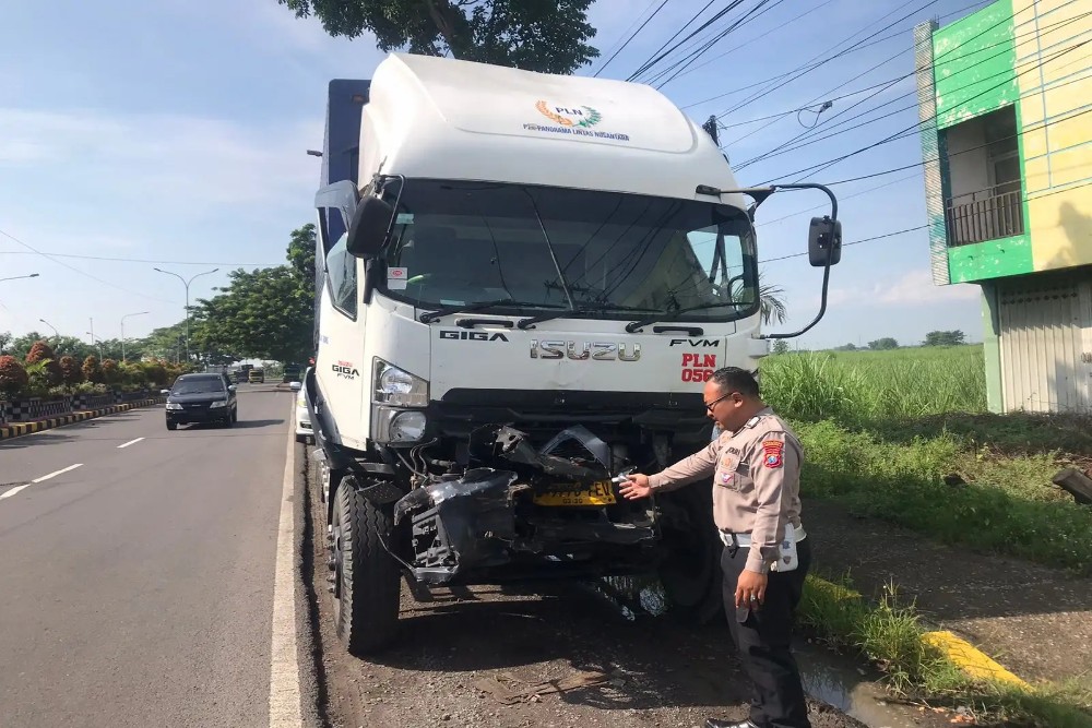 Kecelakaan Dua Truk di Tol Ngawi Kertosono, Sopir Terluka
