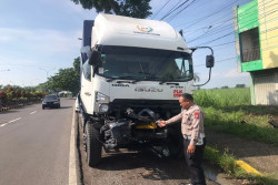 Kecelakaan Dua Truk di Tol Ngawi Kertosono, Sopir Terluka