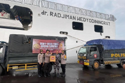 Alumni Akpol 2005 Kirim Ribuan Sembako ke Sumatra