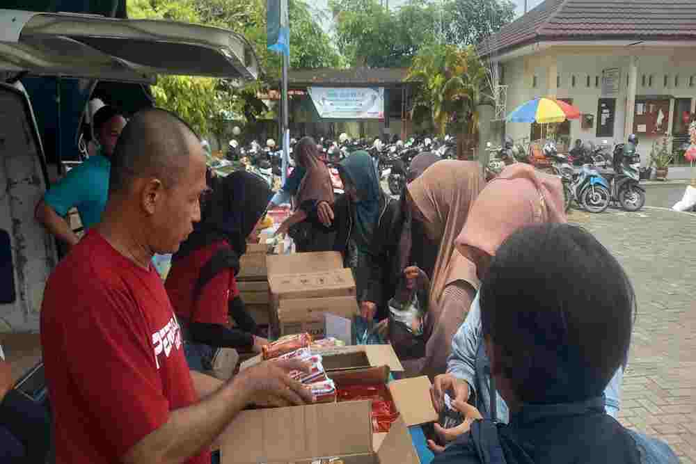 Operasi Pasar Kulonprogo Diserbu Warga Jelang Nataru