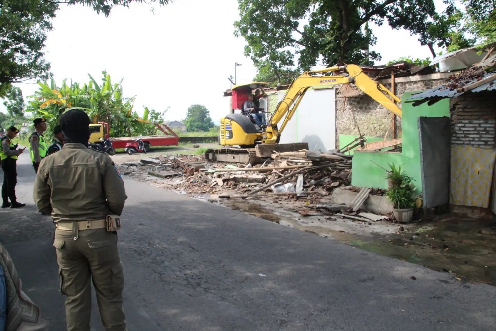 Belasan Bangunan di Lokasi Prostitusi Jogonalan Klaten Dibongkar