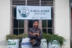 Anak Muda Sleman Sukses Bangun Usaha Rumput Liar Secara Online