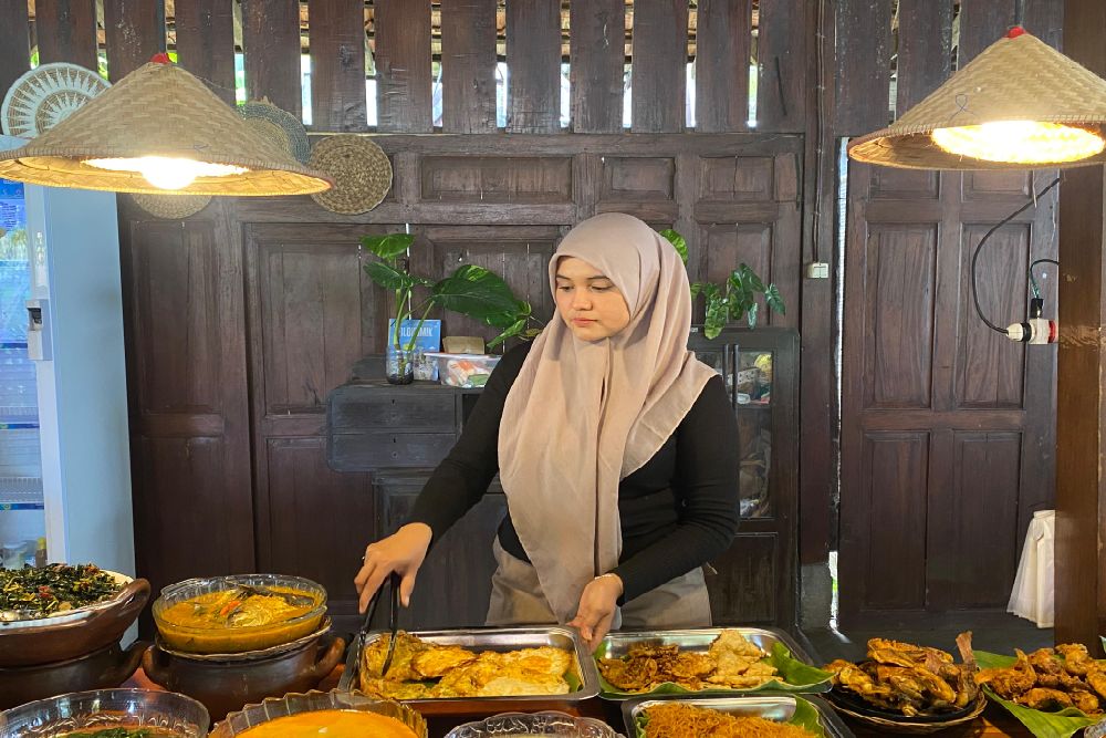 Kedai Keumala Bagikan Makanan Gratis untuk Warga Aceh di Jogja