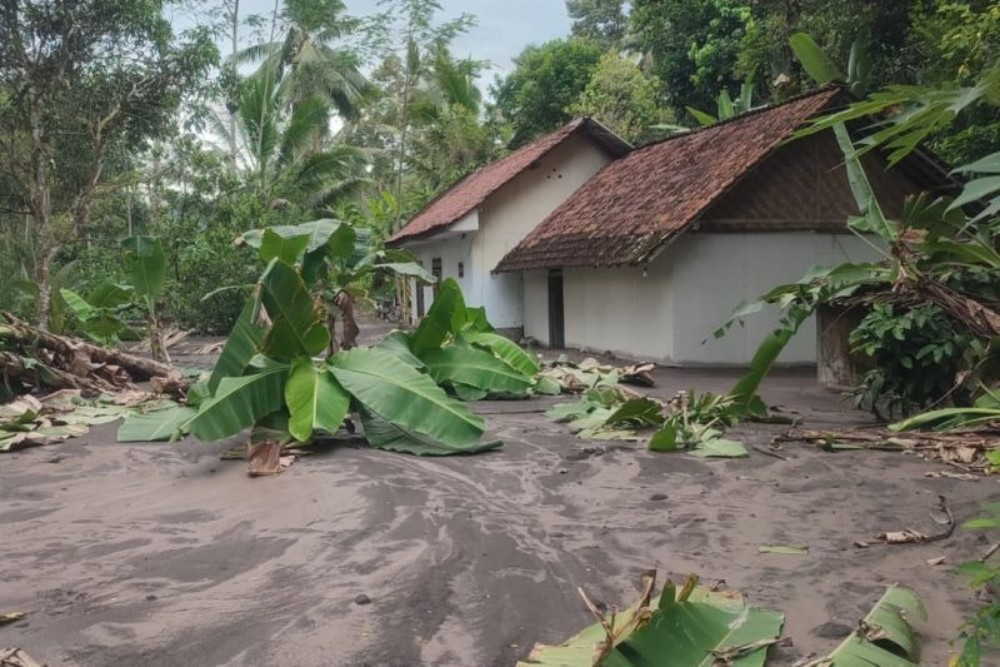 9 Rumah di Lumajang Terendam Lahar Hujan Semeru