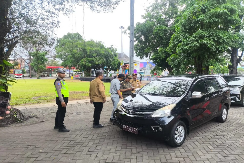 ASN Solo Terjaring Razia Pajak Kendaraan di Balai Kota
