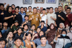 Gubernur Ahmad Luthfi Tanggung Kos Mahasiswa Korban Bencana Sumatera