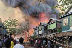 18 Tewas saat Kedai Teh Myanmar Dibom, Warga Sedang Nonton Bola