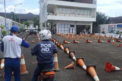 Astra Motor Latih Kurir Pos Teknik Aman Bawa Paket