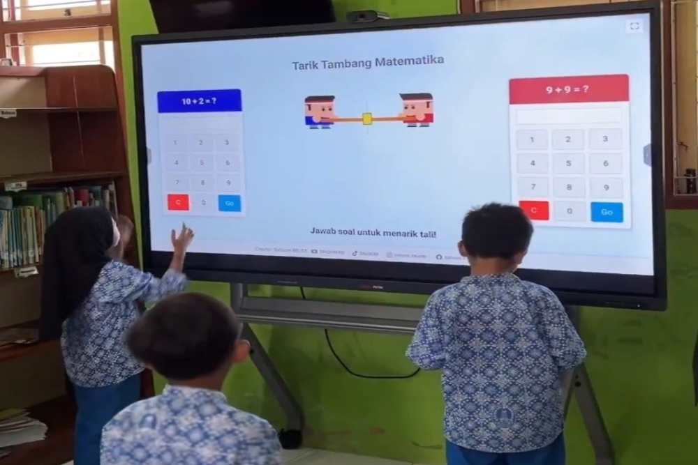 Seluruh SD dan SMP di Bantul Kini Dilengkapi Panel Digital