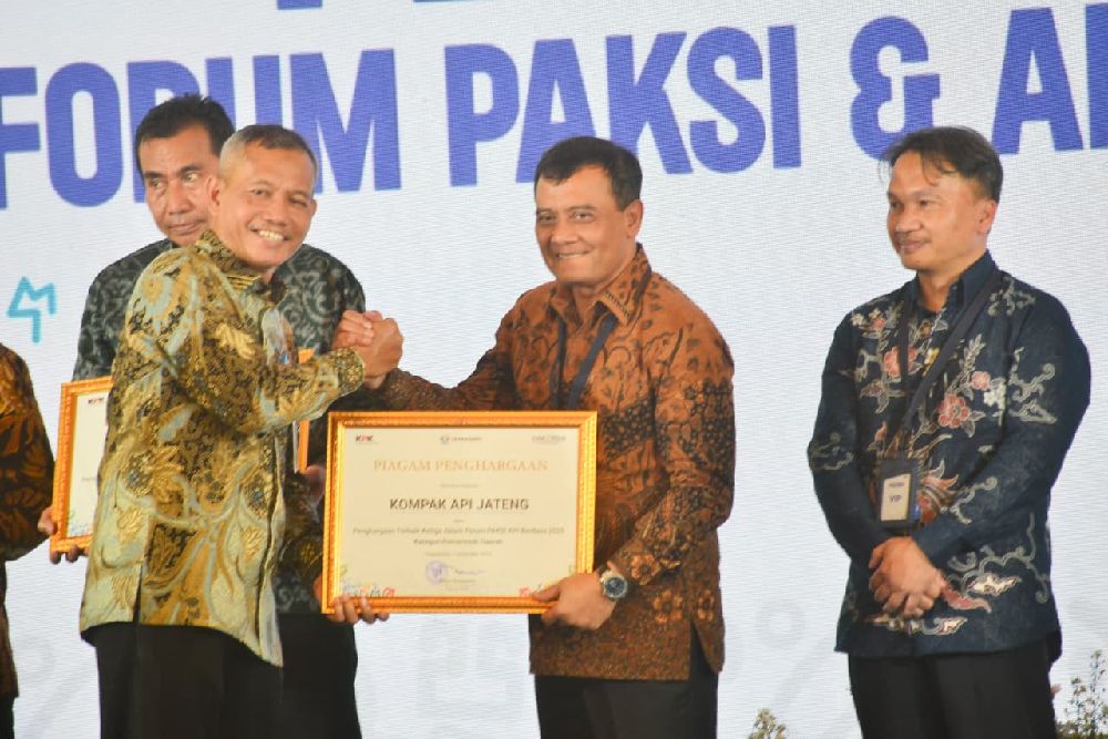 Gubernur Jateng Ahmad Luthfi Boyong Dua Penghargaan Antikorupsi KPK