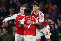 Dua Gol Bunuh Diri Antar Arsenal Tekuk Wolves 2-1