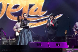 Momen Langka Rhoma Irama Nyanyi Lagu Aladdin di Konser
