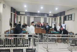 Hakim Batasi Pemeriksaan Saksi di Sidang Korupsi Masjid Karanganyar